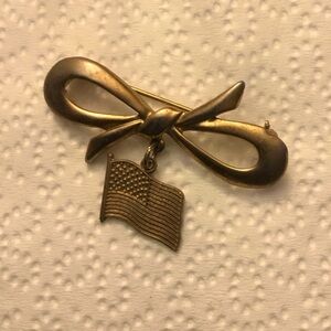 Vintage Goldtone Bow and Flag Pin